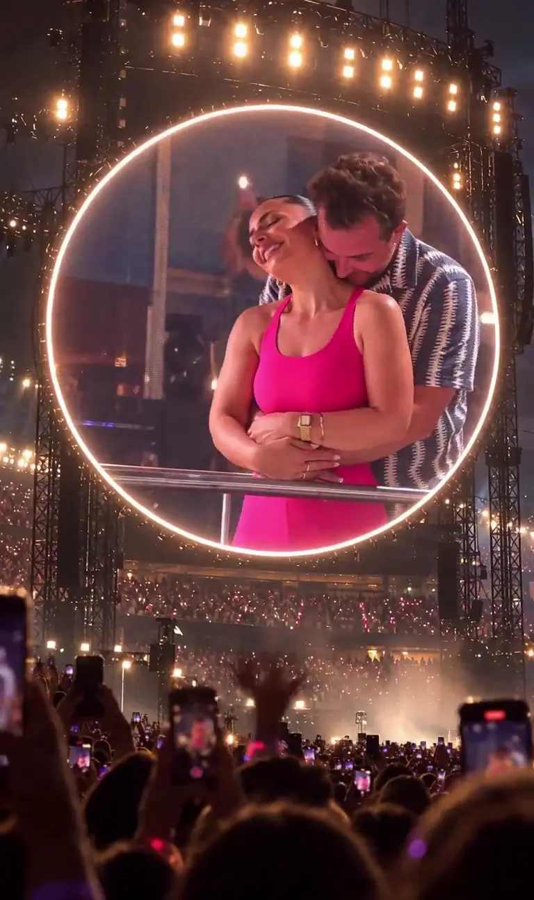 Coldplay Kiss Cam AI Generator